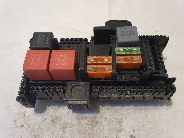 bontott MERCEDES-BENZ C-CLASS Biztosítéktábla Csomagtér