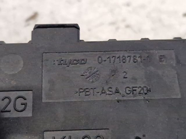 bontott MERCEDES-BENZ C-CLASS Biztosítéktábla Csomagtér