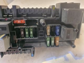 bontott MERCEDES-BENZ C-CLASS Biztosítéktábla Csomagtér