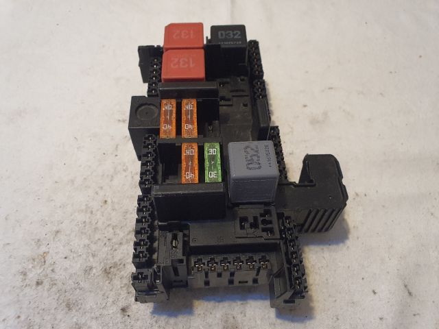 bontott MERCEDES-BENZ C-CLASS Biztosítéktábla Csomagtér