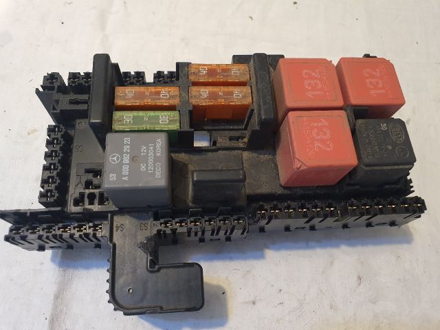 bontott MERCEDES-BENZ C-CLASS Biztosítéktábla Csomagtér