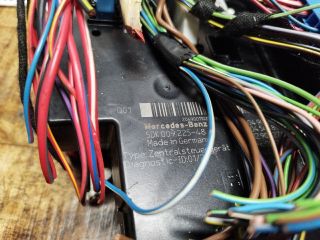 bontott MERCEDES-BENZ C-CLASS Biztosítéktábla Csomagtér