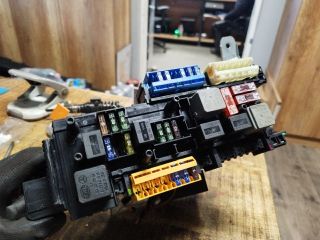 bontott MERCEDES-BENZ C-CLASS Biztosítéktábla Csomagtér