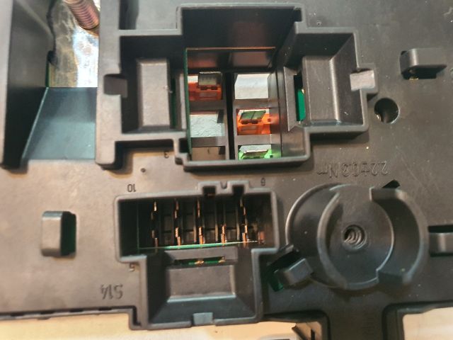 bontott MERCEDES-BENZ C-CLASS Biztosítéktábla Csomagtér