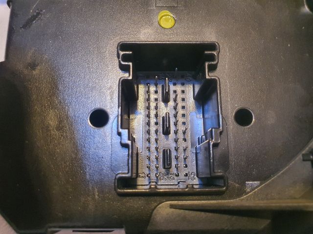 bontott MERCEDES-BENZ C-CLASS Biztosítéktábla Csomagtér