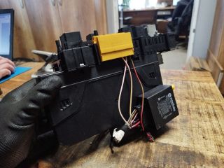 bontott MERCEDES-BENZ C-CLASS Biztosítéktábla Csomagtér