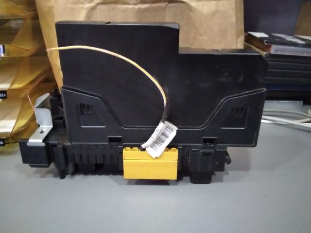 bontott MERCEDES-BENZ C-CLASS Biztosítéktábla Csomagtér