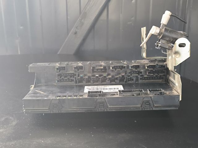 bontott MERCEDES-BENZ C-CLASS Biztosítéktábla Csomagtér