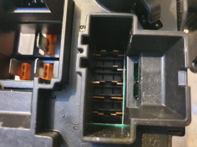 bontott MERCEDES-BENZ C-CLASS Biztosítéktábla Csomagtér