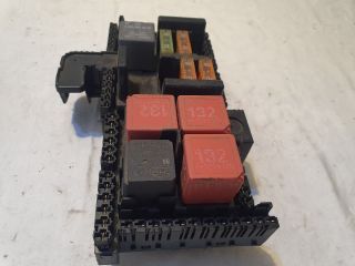 bontott MERCEDES-BENZ C-CLASS Biztosítéktábla Csomagtér