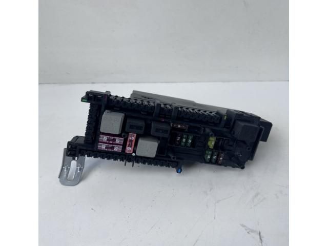 bontott MERCEDES-BENZ C-CLASS Biztosítéktábla Csomagtér