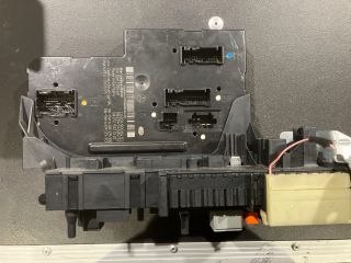 bontott MERCEDES-BENZ C-CLASS Biztosítéktábla Csomagtér