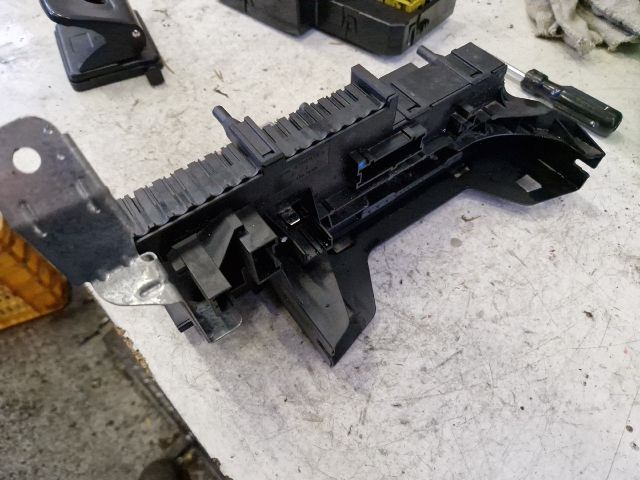 bontott MERCEDES-BENZ C-CLASS Biztosítéktábla Csomagtér