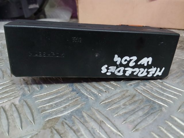 bontott MERCEDES-BENZ C-CLASS Biztosítéktábla Doboz