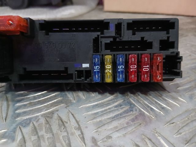 bontott MERCEDES-BENZ C-CLASS Biztosítéktábla Doboz