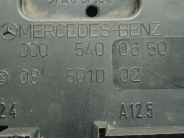 bontott MERCEDES-BENZ C-CLASS Biztosítéktábla Motortér