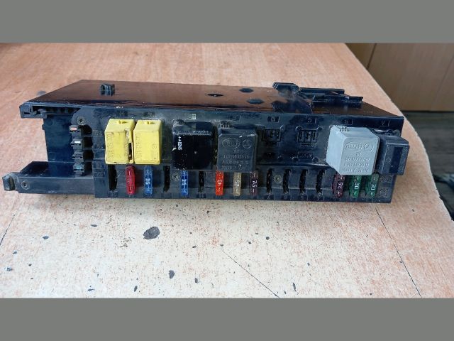 bontott MERCEDES-BENZ C-CLASS Biztosítéktábla Utastér