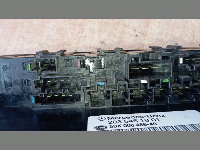 bontott MERCEDES-BENZ C-CLASS Biztosítéktábla Utastér