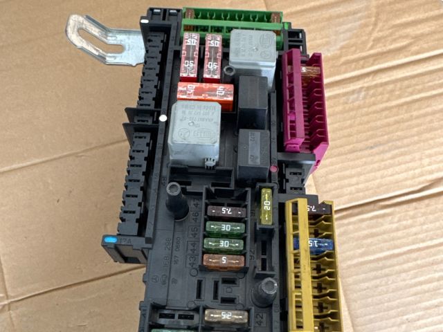 bontott MERCEDES-BENZ C-CLASS Biztosítéktábla Utastér