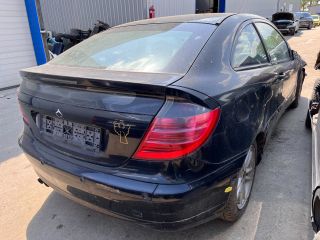 bontott MERCEDES-BENZ C-CLASS Jobb első Féknyereg Munkahengerrel