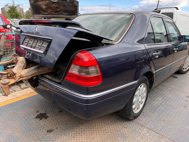 bontott MERCEDES-BENZ C-CLASS Jobb első Csonkállvány Kerékaggyal