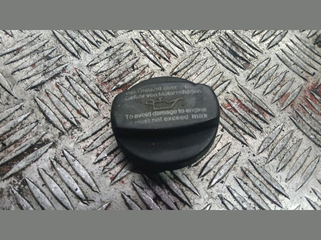 bontott MERCEDES-BENZ C-CLASS Olajbeöntő Sapka