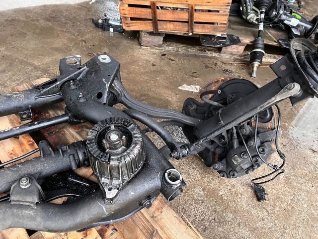 bontott MERCEDES-BENZ C-CLASS Bal első Csonkállvány Kerékaggyal