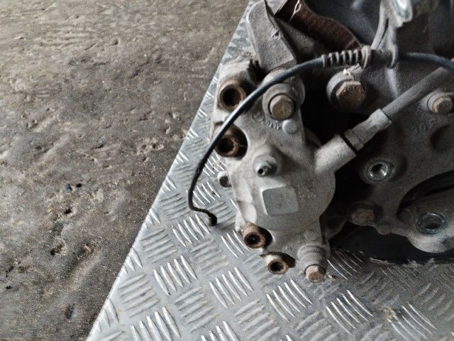 bontott MERCEDES-BENZ C-CLASS Bal első Féknyereg Munkahengerrel