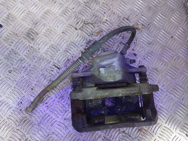 bontott MERCEDES-BENZ C-CLASS Bal első Féknyereg Munkahengerrel