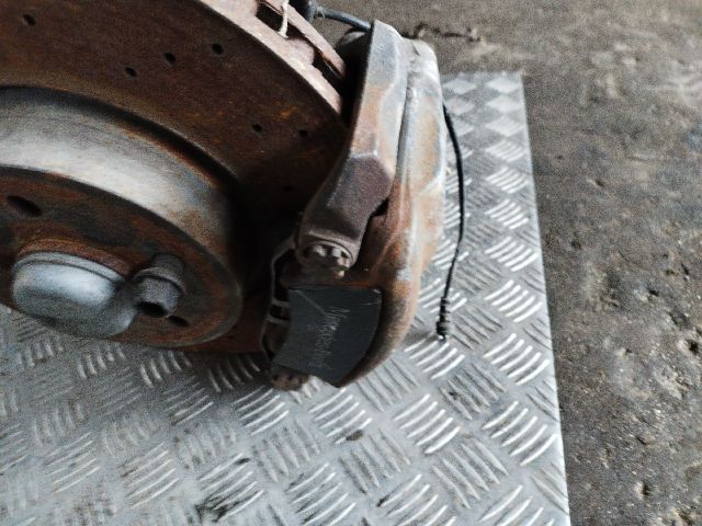 bontott MERCEDES-BENZ C-CLASS Bal első Féknyereg Munkahengerrel