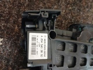 bontott MERCEDES-BENZ C-CLASS Biztosítéktábla Motortér