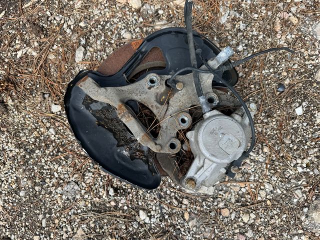 bontott MERCEDES-BENZ C-CLASS Jobb első Csonkállvány Kerékaggyal