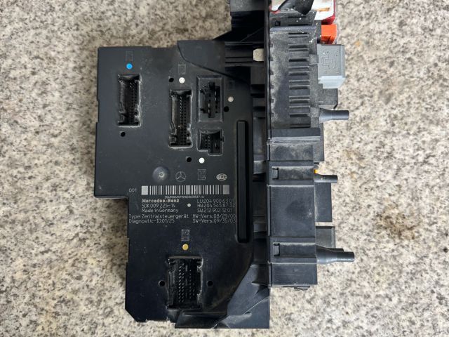 bontott MERCEDES-BENZ C-CLASS Biztosítéktábla Motortér