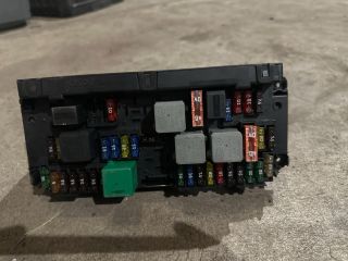 bontott MERCEDES-BENZ C-CLASS Biztosítéktábla Motortér