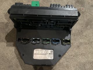 bontott MERCEDES-BENZ C-CLASS Biztosítéktábla Motortér