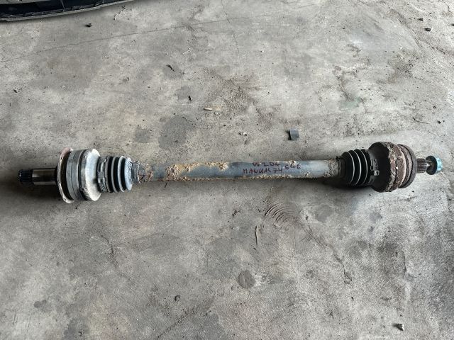 bontott MERCEDES-BENZ C-CLASS Jobb hátsó Féltengely