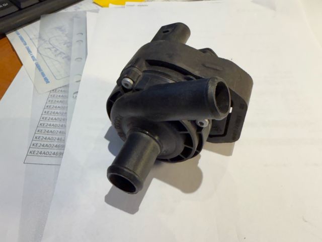 bontott MERCEDES-BENZ C-CLASS Vízpumpa