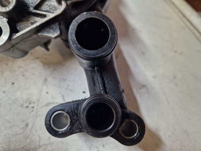 bontott MERCEDES-BENZ C-CLASS Olajszűrő Ház