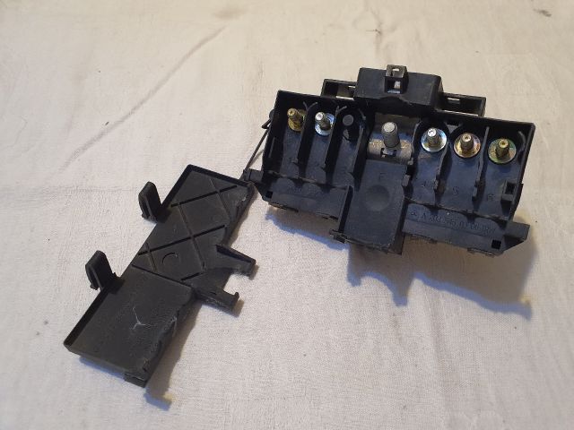 bontott MERCEDES-BENZ C-CLASS Biztosítéktábla Motortér