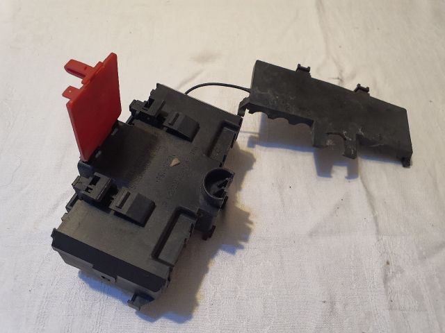 bontott MERCEDES-BENZ C-CLASS Biztosítéktábla Motortér