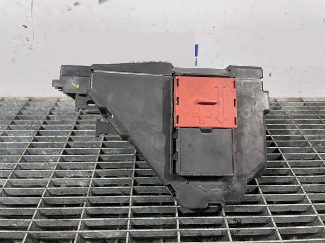 bontott MERCEDES-BENZ C-CLASS Biztosítéktábla Motortér