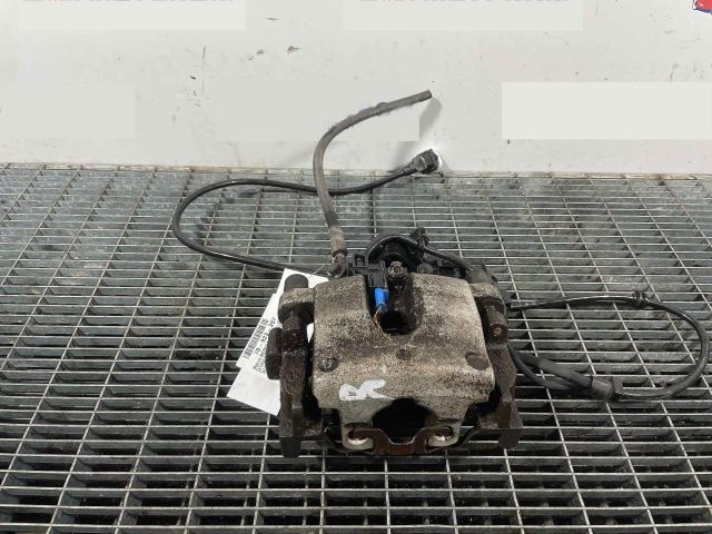 bontott MERCEDES-BENZ C-CLASS Jobb hátsó Féknyereg Munkahengerrel