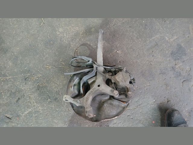 bontott MERCEDES-BENZ C-CLASS Jobb első Csonkállvány Kerékaggyal