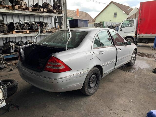 bontott MERCEDES-BENZ C-CLASS Jobb hátsó Féknyereg Munkahengerrel