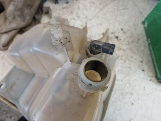 bontott MERCEDES-BENZ C-CLASS Kiegyenlítő Tartály