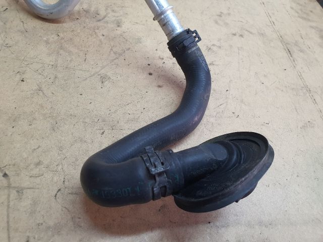 bontott MERCEDES-BENZ C-CLASS Fűtőradiátor Vízcső Felső