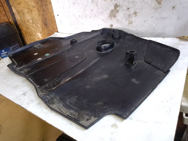 bontott MERCEDES-BENZ C-CLASS Felső Motorburkolat