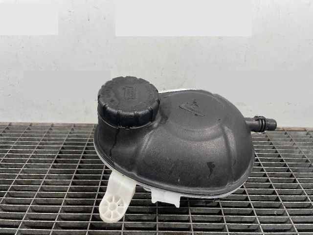 bontott MERCEDES-BENZ C-CLASS Kiegyenlítő Tartály