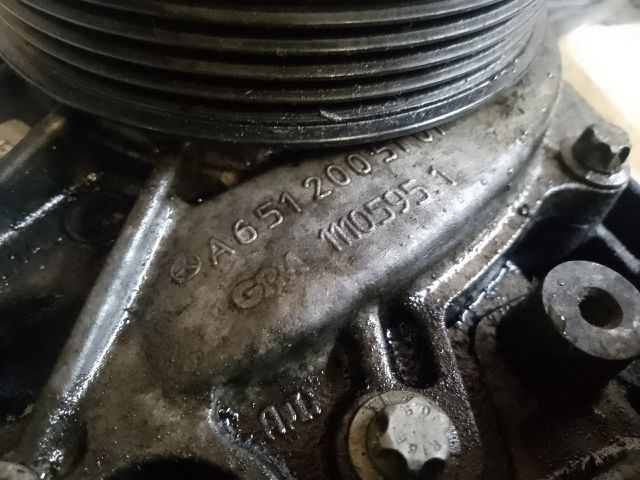 bontott MERCEDES-BENZ C-CLASS Vízpumpa