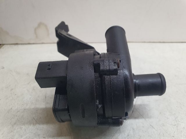 bontott MERCEDES-BENZ C-CLASS Vízpumpa